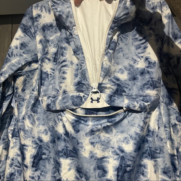 Under Armour Light Weight jacket - Picture 2 of 3